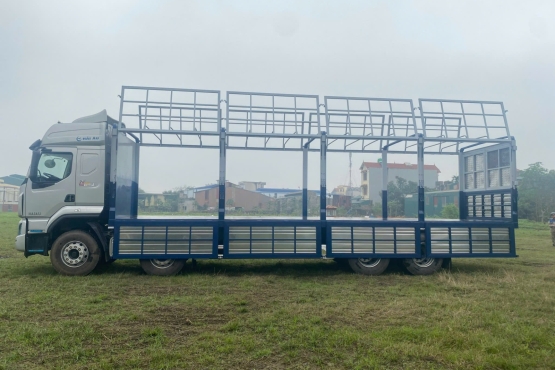 XE TẢI THÙNG MUI BẠT 4 CHÂN 290HP - TRỤ CỐ ĐỊNH